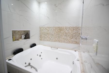 Apartamento à venda com 94m², 2 quartos e 2 vagasBanheiro da Suíte 1