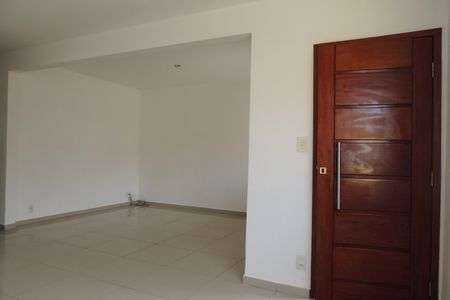 Casa à venda com 113m², 3 quartos e 2 vagasSala