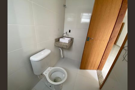 Casa à venda com 170m², 3 quartos e 1 vagaBanheiro Suíte 2