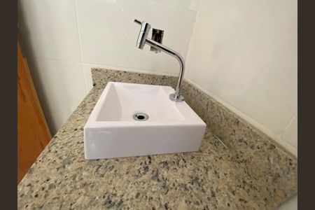 Casa à venda com 170m², 3 quartos e 1 vagaBanheiro Suíte 1