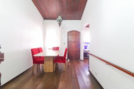 Casa à venda com 300m², 5 quartos e 3 vagasSala