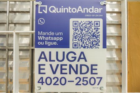 Casa à venda com 110m², 2 quartos e 1 vaga Casa à venda com 110m², 2 quartos e 1 vagaFachada - Placa