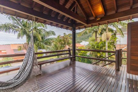 Casa de condomínio à venda com 249m², 3 quartos e 4 vagas Casa de condomínio à venda com 249m², 3 quartos e 4 vagasVaranda da Sala