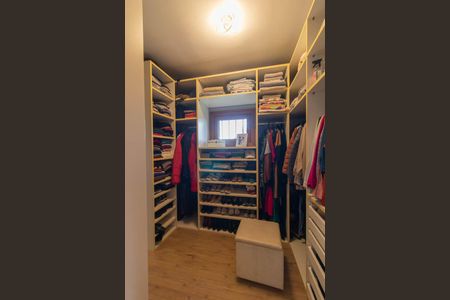 Casa de condomínio à venda com 249m², 3 quartos e 4 vagas Casa de condomínio à venda com 249m², 3 quartos e 4 vagasQuarto 3 - Suíte