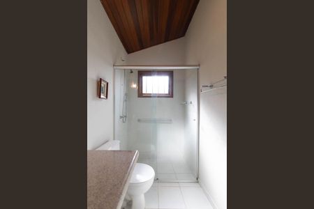 Casa de condomínio à venda com 249m², 3 quartos e 4 vagas Casa de condomínio à venda com 249m², 3 quartos e 4 vagasBanheiro externo