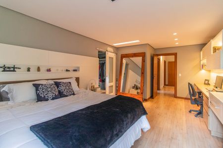 Casa de condomínio à venda com 249m², 3 quartos e 4 vagas Casa de condomínio à venda com 249m², 3 quartos e 4 vagasQuarto 3 - Suíte