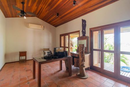 Casa de condomínio à venda com 249m², 3 quartos e 4 vagas Casa de condomínio à venda com 249m², 3 quartos e 4 vagasChurrasqueira