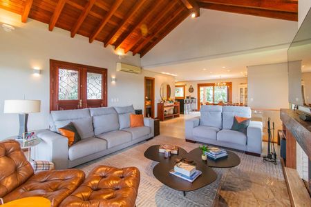 Casa de condomínio à venda com 249m², 3 quartos e 4 vagas Casa de condomínio à venda com 249m², 3 quartos e 4 vagasSala