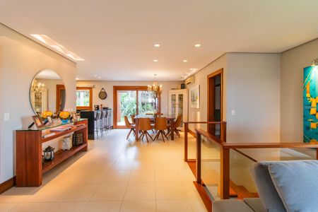 Casa de condomínio à venda com 249m², 3 quartos e 4 vagas Casa de condomínio à venda com 249m², 3 quartos e 4 vagasSala