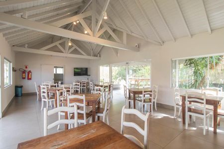 Casa de condomínio à venda com 249m², 3 quartos e 4 vagas Casa de condomínio à venda com 249m², 3 quartos e 4 vagasÁrea comum - Salão de festas