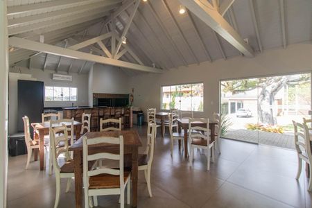 Casa de condomínio à venda com 249m², 3 quartos e 4 vagas Casa de condomínio à venda com 249m², 3 quartos e 4 vagasÁrea comum - Salão de festas