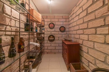 Casa de condomínio à venda com 249m², 3 quartos e 4 vagas Casa de condomínio à venda com 249m², 3 quartos e 4 vagasAdega