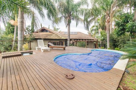 Casa de condomínio à venda com 249m², 3 quartos e 4 vagas Casa de condomínio à venda com 249m², 3 quartos e 4 vagasQuintal