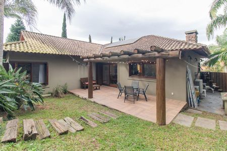 Casa de condomínio à venda com 249m², 3 quartos e 4 vagas Casa de condomínio à venda com 249m², 3 quartos e 4 vagasQuintal