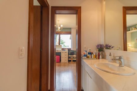 Casa de condomínio à venda com 249m², 3 quartos e 4 vagas Casa de condomínio à venda com 249m², 3 quartos e 4 vagasBanheiro do Quarto 1 e 2