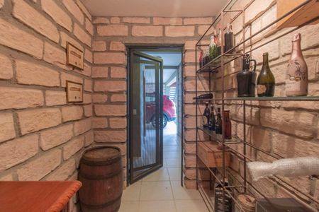 Casa de condomínio à venda com 249m², 3 quartos e 4 vagas Casa de condomínio à venda com 249m², 3 quartos e 4 vagasAdega