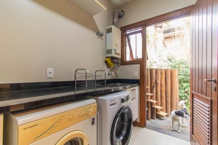 Casa de condomínio à venda com 249m², 3 quartos e 4 vagas Casa de condomínio à venda com 249m², 3 quartos e 4 vagasCozinha e Área de Serviço