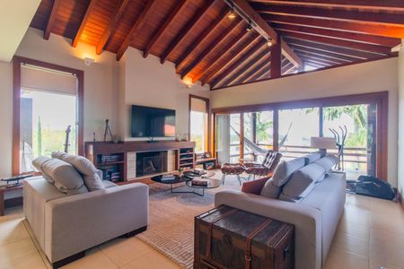 Casa de condomínio à venda com 249m², 3 quartos e 4 vagas Casa de condomínio à venda com 249m², 3 quartos e 4 vagasSala