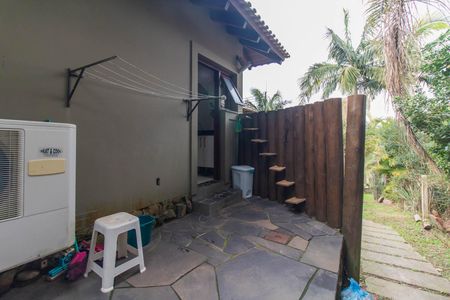 Casa de condomínio à venda com 249m², 3 quartos e 4 vagas Casa de condomínio à venda com 249m², 3 quartos e 4 vagasQuintal