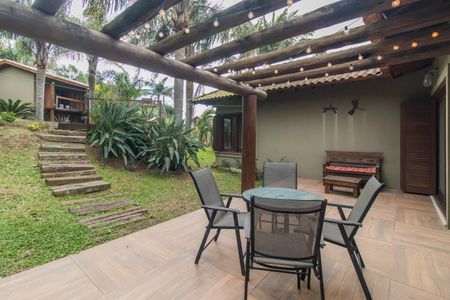 Casa de condomínio à venda com 249m², 3 quartos e 4 vagas Casa de condomínio à venda com 249m², 3 quartos e 4 vagasQuintal