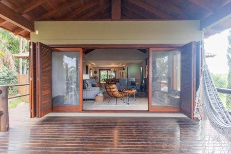 Casa de condomínio à venda com 249m², 3 quartos e 4 vagas Casa de condomínio à venda com 249m², 3 quartos e 4 vagasVaranda da Sala