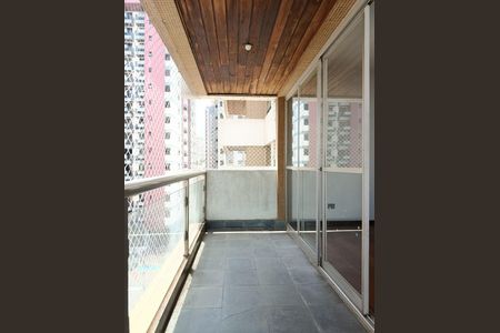 Apartamento para alugar com 120m², 3 quartos e 2 vagas Apartamento para alugar com 120m², 3 quartos e 2 vagasVaranda