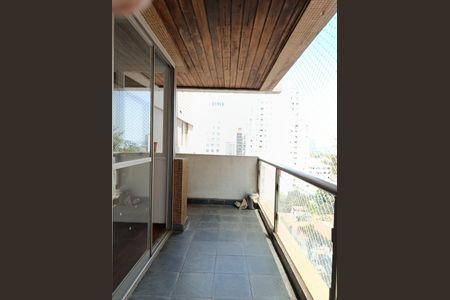 Apartamento para alugar com 120m², 3 quartos e 2 vagas Apartamento para alugar com 120m², 3 quartos e 2 vagasVaranda