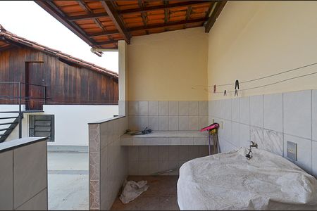 Casa à venda com 460m², 4 quartos e 3 vagasCasa 2 - Área de Serviço