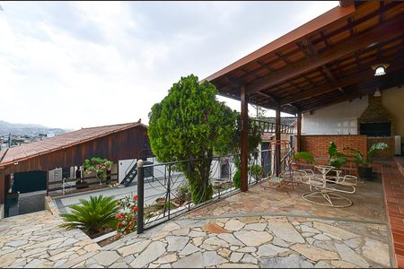 Casa à venda com 460m², 4 quartos e 3 vagasÁrea externa