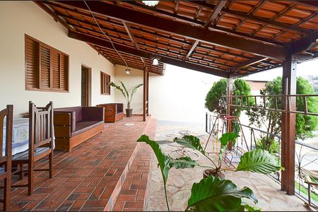 Casa à venda com 460m², 4 quartos e 3 vagasÁrea externa