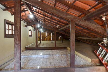 Casa à venda com 460m², 4 quartos e 3 vagasSótão