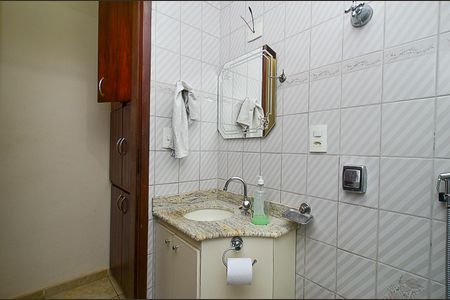 Casa à venda com 460m², 4 quartos e 3 vagasCasa 1 - Banheiro Social