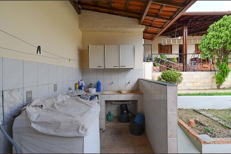 Casa à venda com 460m², 4 quartos e 3 vagasCasa 2 - Área de Serviço