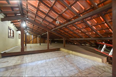 Casa à venda com 460m², 4 quartos e 3 vagasSótão