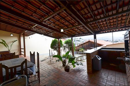 Casa à venda com 460m², 4 quartos e 3 vagasVaranda