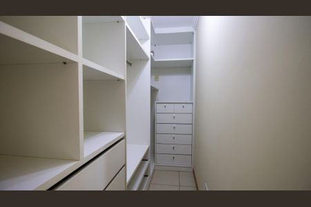 Apartamento à venda com 120m², 3 quartos e 2 vagasCloset da Suíte