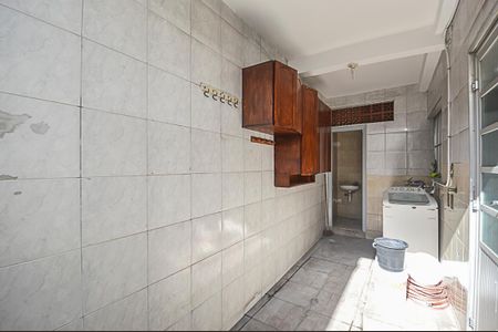 Casa à venda com 250m², 5 quartos e 2 vagas Casa à venda com 250m², 5 quartos e 2 vagasÁrea de Serviço