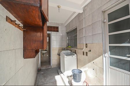 Casa à venda com 250m², 5 quartos e 2 vagas Casa à venda com 250m², 5 quartos e 2 vagasÁrea de Serviço