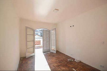 Casa à venda com 250m², 5 quartos e 2 vagas Casa à venda com 250m², 5 quartos e 2 vagasQuarto