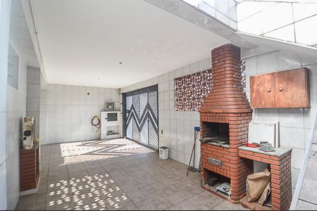 Casa à venda com 250m², 5 quartos e 2 vagas Casa à venda com 250m², 5 quartos e 2 vagasGaragem