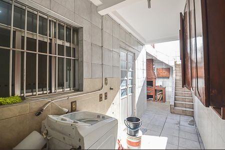 Casa à venda com 250m², 5 quartos e 2 vagas Casa à venda com 250m², 5 quartos e 2 vagasÁrea de Serviço