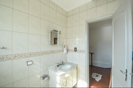 Casa à venda com 250m², 5 quartos e 2 vagas Casa à venda com 250m², 5 quartos e 2 vagasBanheiro 1
