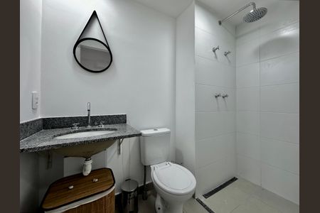 Studio para alugar com 22m², 0 quarto e sem vaga Studio para alugar com 22m², 0 quarto e sem vagaBanheiro