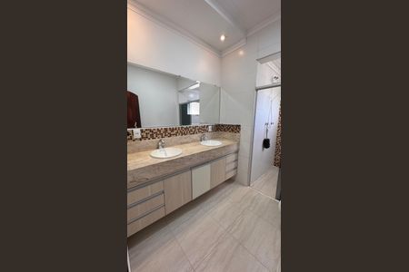 Casa à venda com 270m², 3 quartos e 4 vagasBanheiro 2