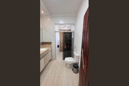 Casa à venda com 270m², 3 quartos e 4 vagasBanheiro 2