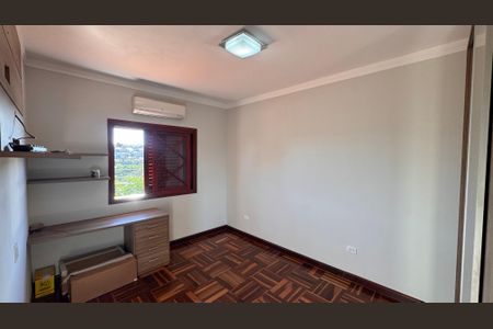 Casa à venda com 270m², 3 quartos e 4 vagasQuarto 2