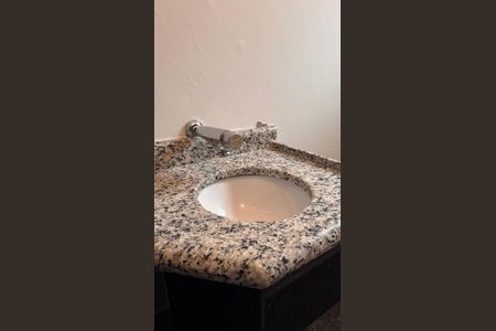 Casa à venda com 270m², 3 quartos e 4 vagasBanheiro 2