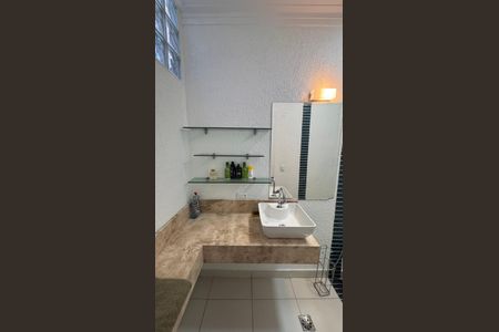 Casa à venda com 270m², 3 quartos e 4 vagasBanheiro