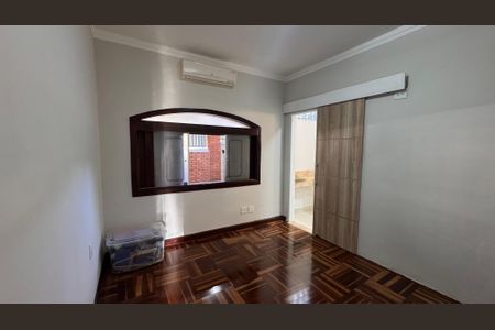 Casa à venda com 270m², 3 quartos e 4 vagasSala