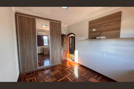 Casa à venda com 270m², 3 quartos e 4 vagasQuarto 2